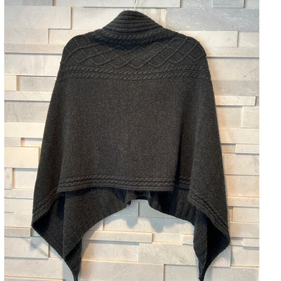 D & BOND Ecuador Convertible Button Cape Poncho Gray Cable Knit Lagenlook Wool - Picture 2 of 5